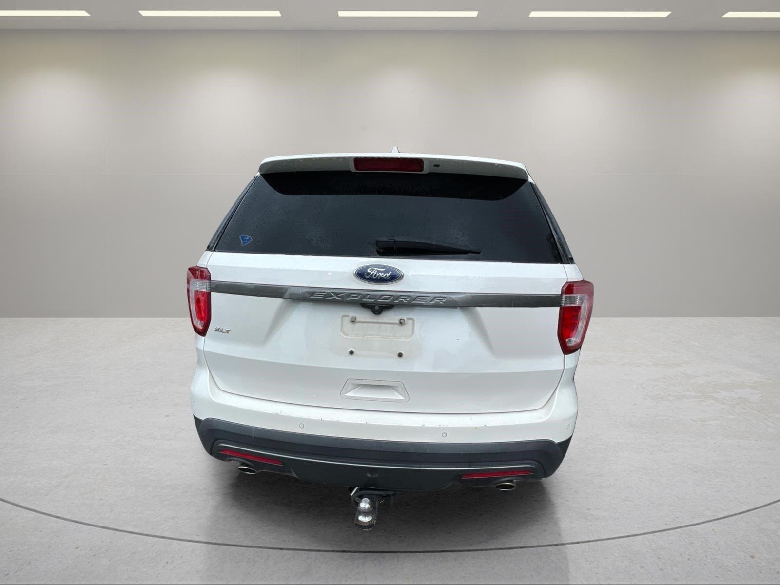 Used 2017 White Platinum Metallic Tri-Coat Ford XLT image 12