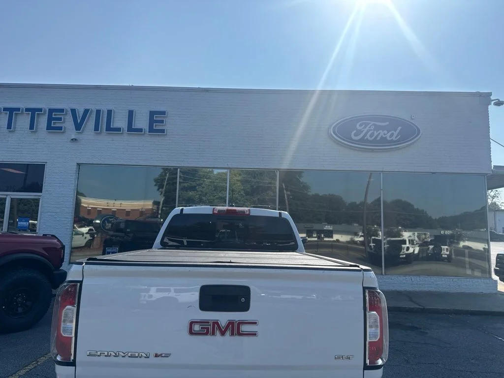 Used 2017  GMC SLT image 4