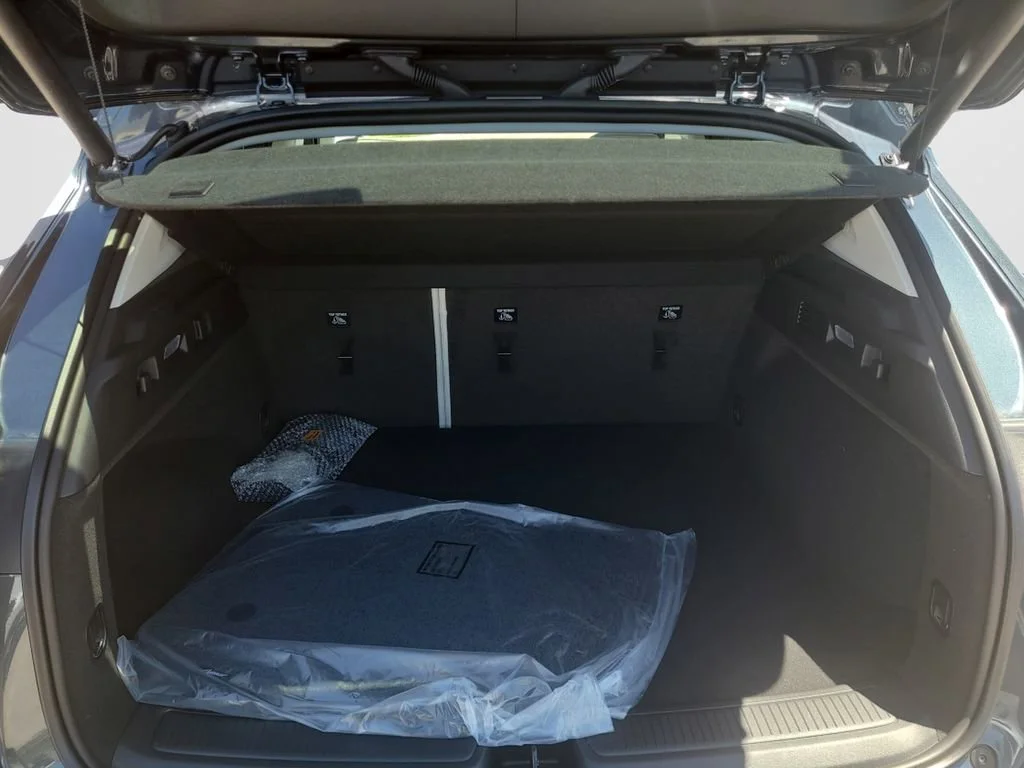 New 2026 Quartz Blue Metallic Buick Avenir image 9