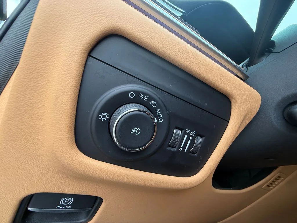 Used 2022 White Jeep Summit image 23