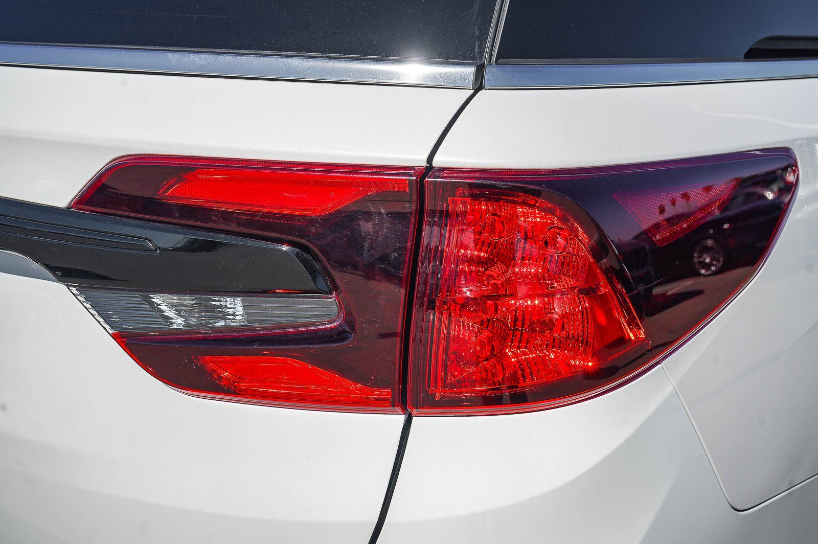 Used 2025 Platinum White Pearl Honda Sport-L image 7