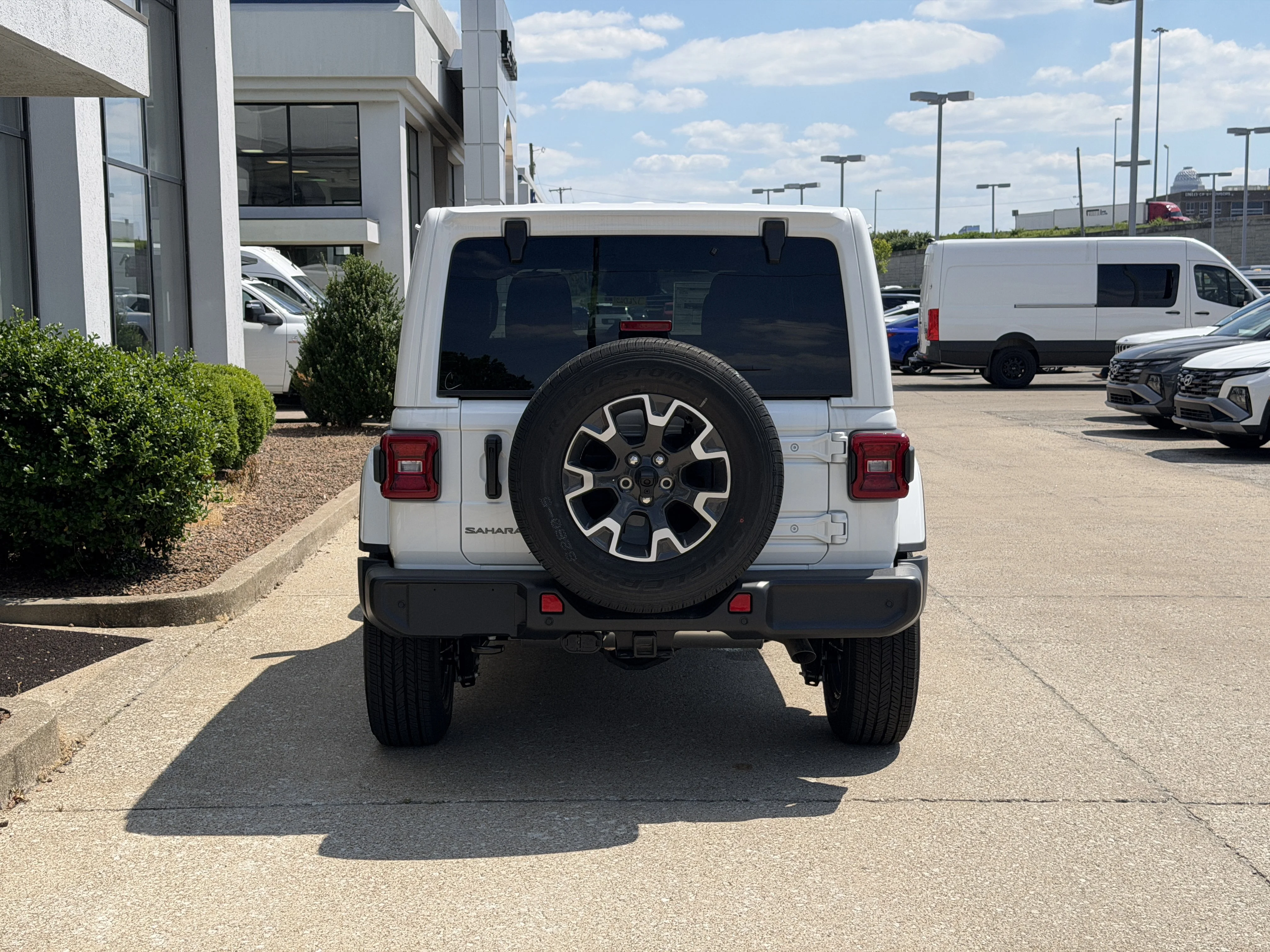 New 2026 Bright White Clear-Coat Exterior Paint Jeep Sahara image 6