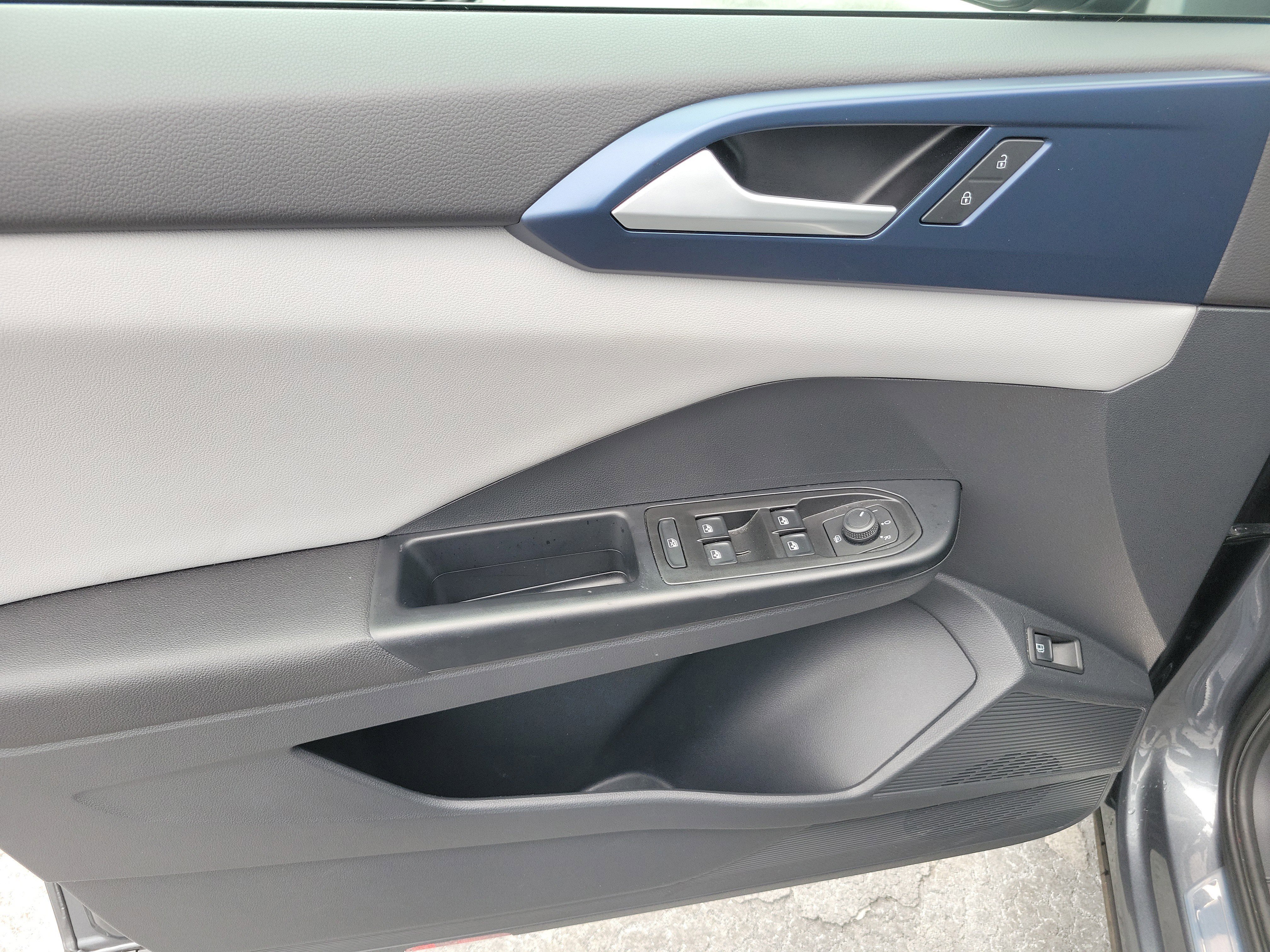 Used 2023 Platinum Gray Metallic Volkswagen SE image 20