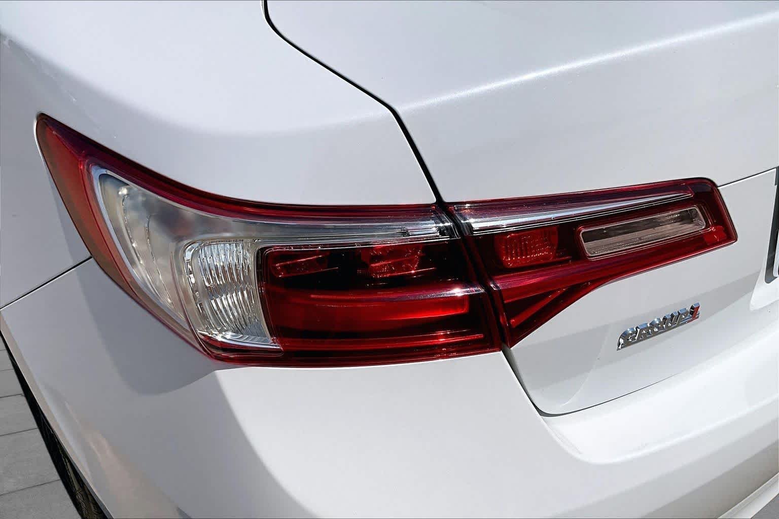 Used 2017 Bellanova White Pearl Acura w/Premium Pkg image 28