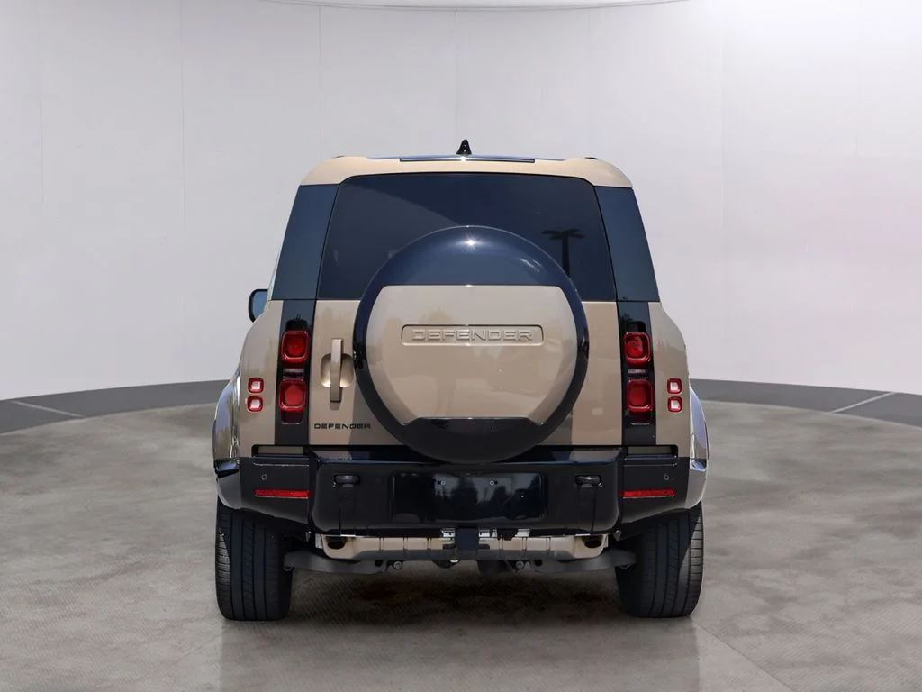 Certified Used 2025 Gondwana Stone Metallic Land Rover X-Dynamic SE image 6