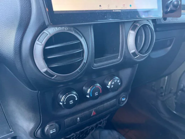 Used 2016  Jeep Unlimited Sport image 24