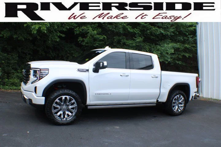 Certified Used 2023 White Frost Tricoat GMC Denali image 4