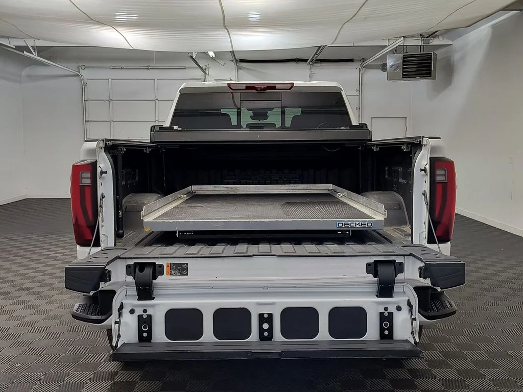 Used 2024 White Frost Tricoat GMC Denali Ultimate image 19