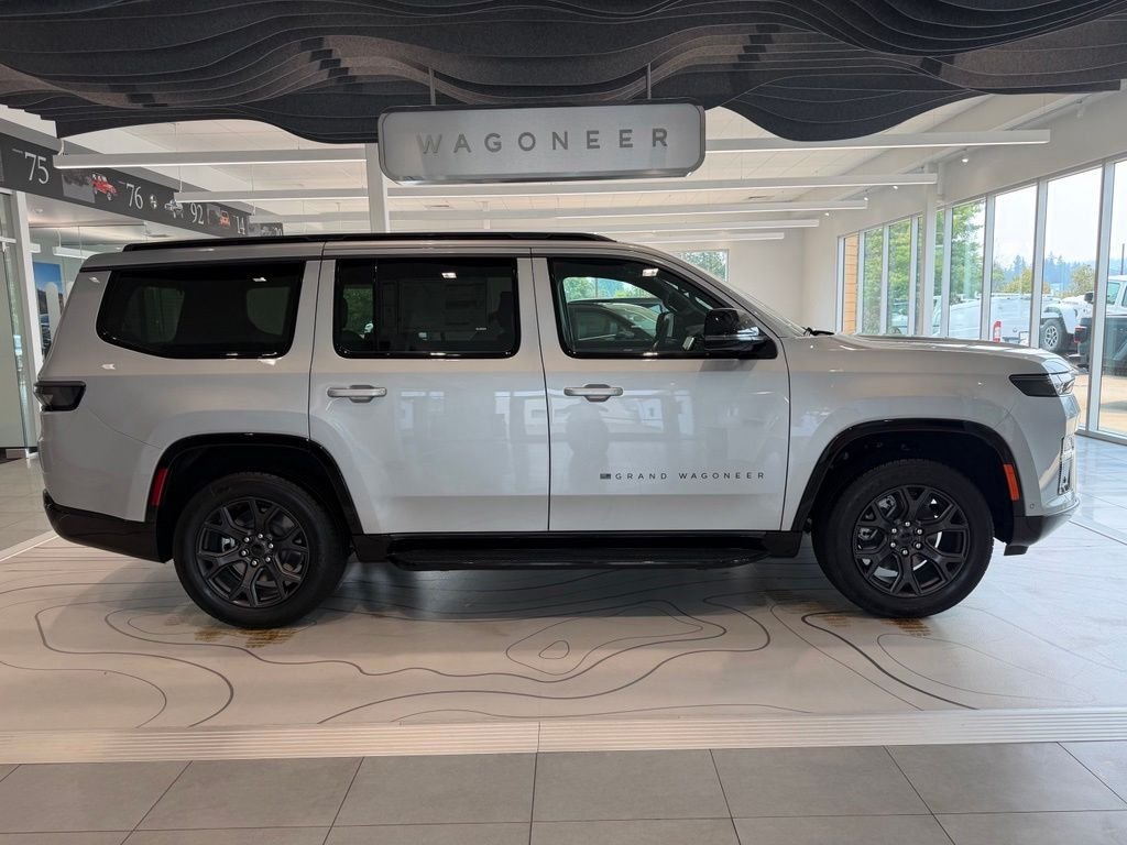 New 2026 Silver-Zynith Exterior Paint Jeep Limited Altitude image 10