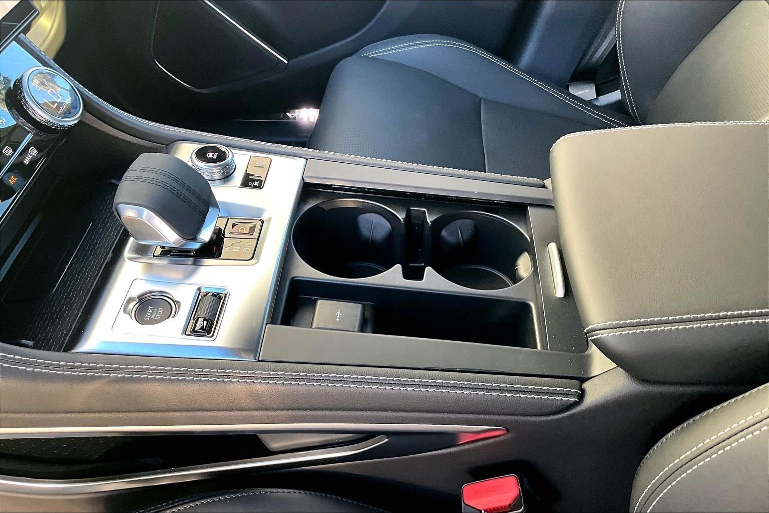 2026 Jaguar F-Pace R-Dynamic S - Photo 8