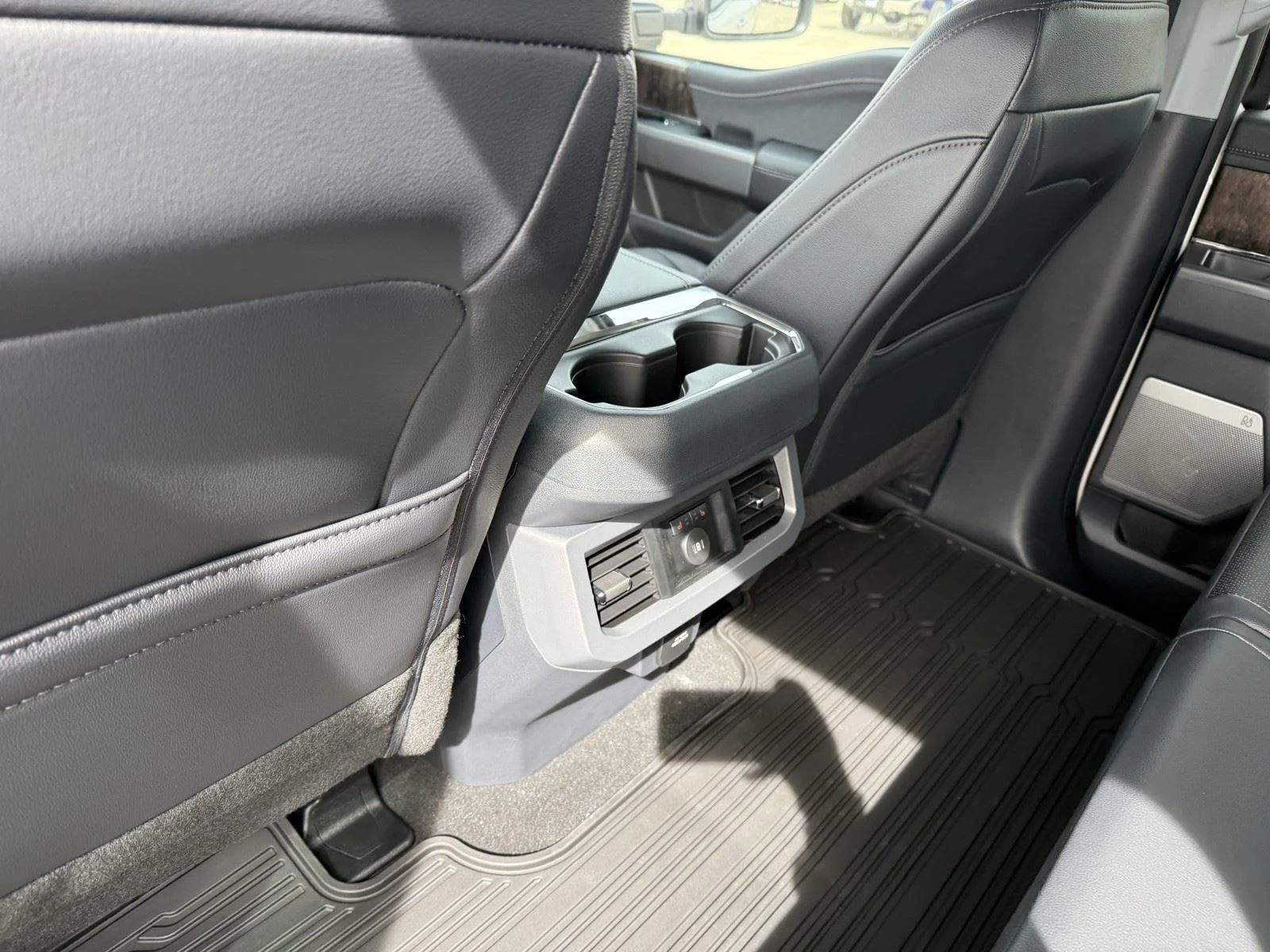 New 2026 Star White Metallic Tri-Coat Ford LARIAT image 31