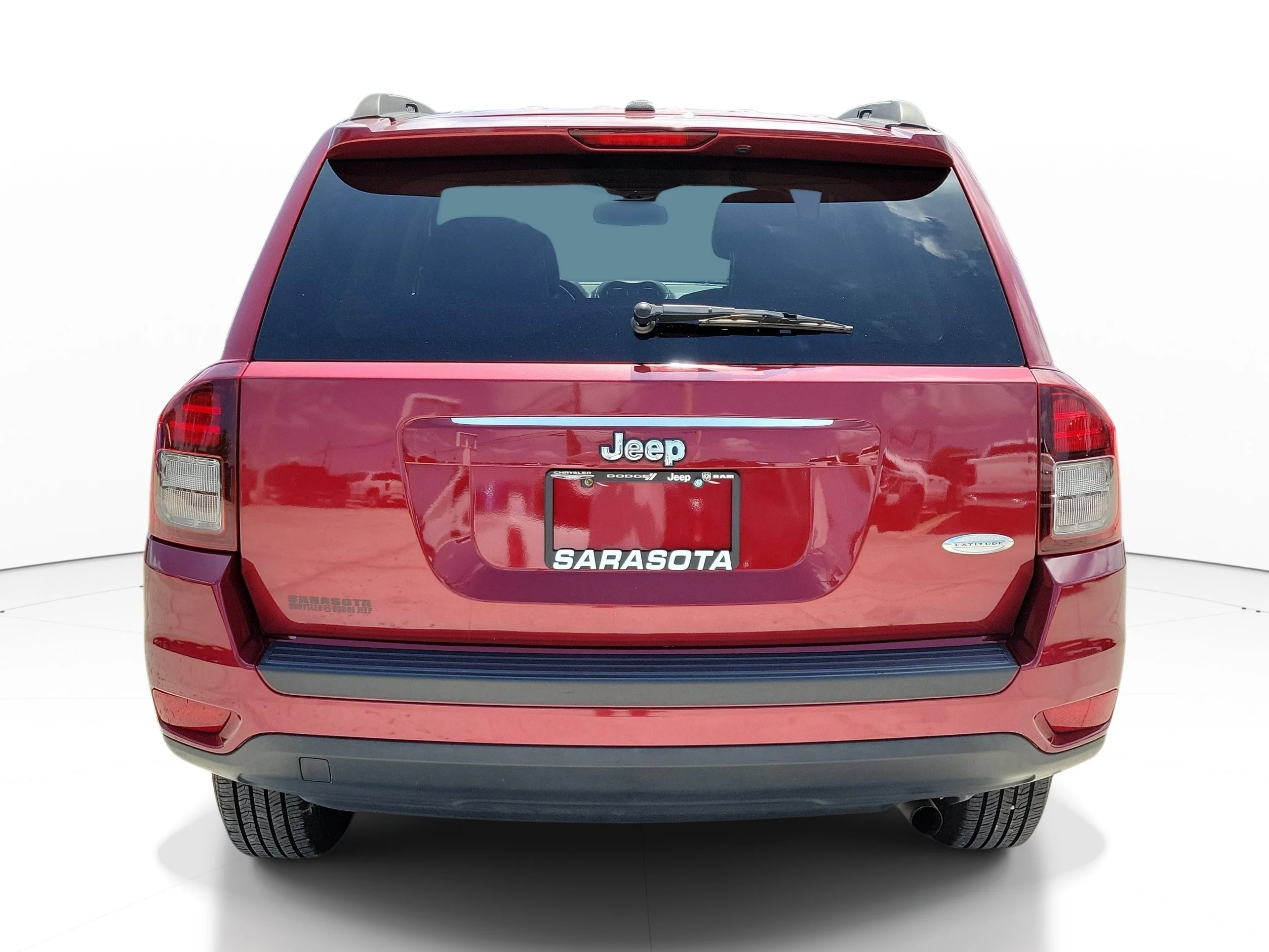 Used 2016 Deep Cherry Red Crystal Pearlcoat Jeep Latitude image 5