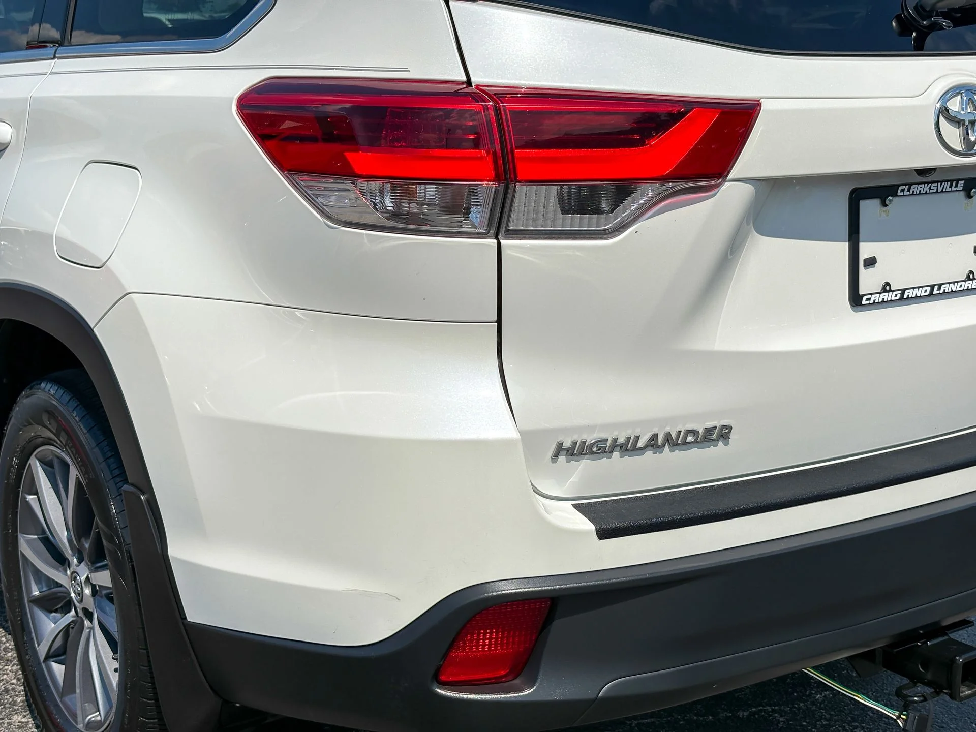 Used 2019 White Toyota XLE image 9