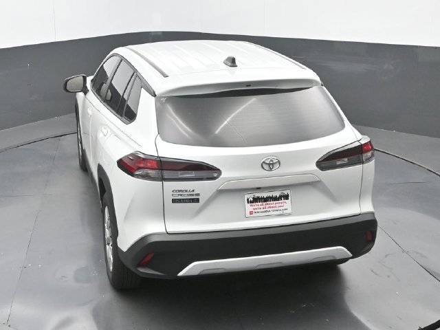 Used 2026 Wind Chill Pearl Toyota L image 15