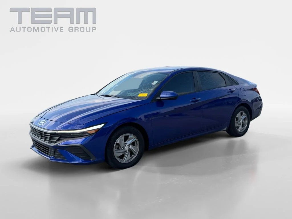 Used 2024 Blue Hyundai SE image 3