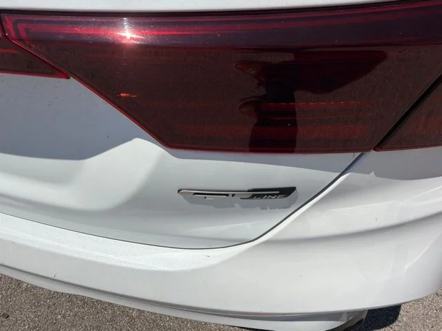 Used 2022 White Kia GT-Line image 3