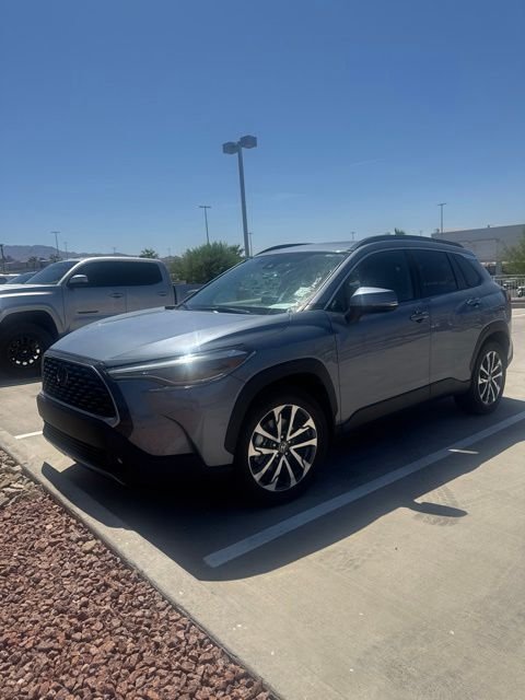 Certified Used 2022  Toyota XLE image 1