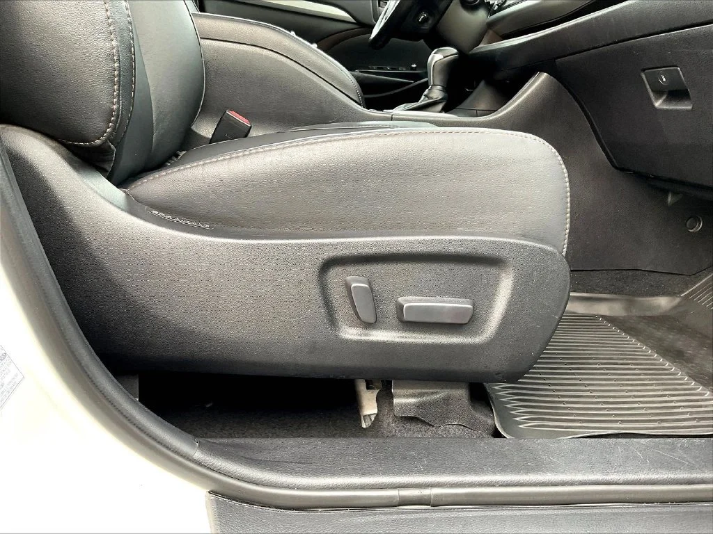 Used 2019 Blizzard Pearl Toyota XLE image 38