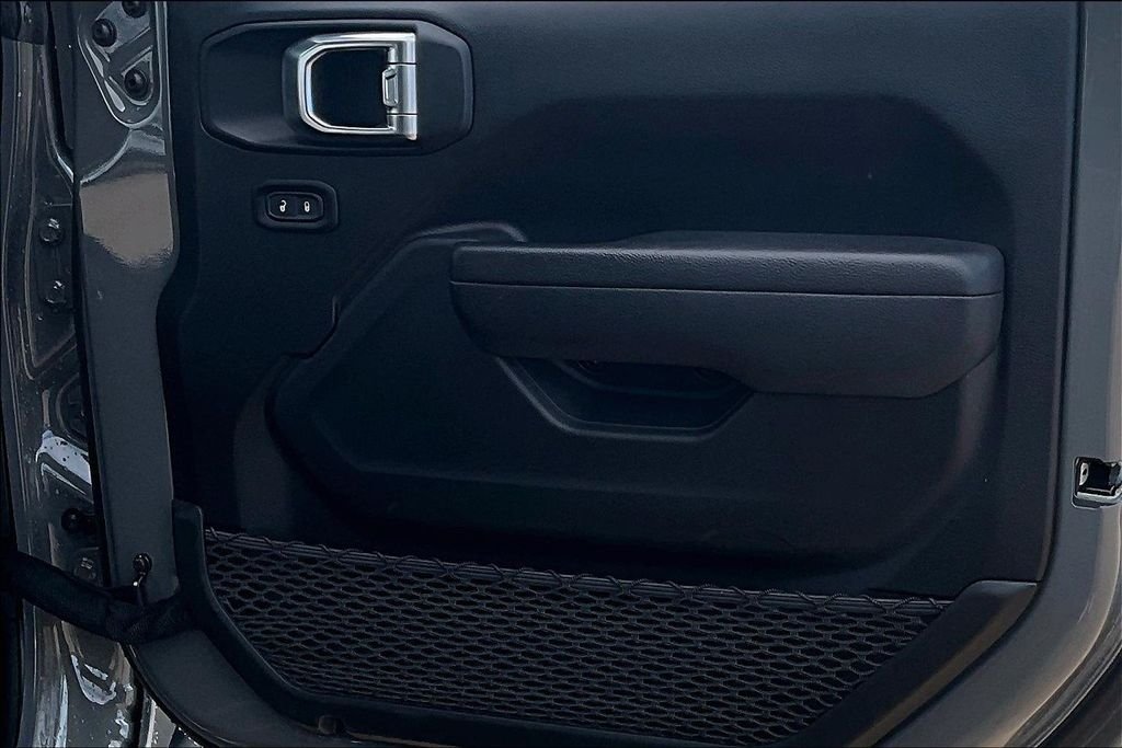 Used 2022 Gray Jeep Rubicon image 19