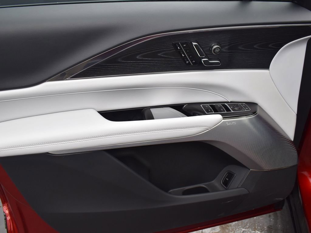 2024 CADILLAC LYRIQ - Image 9