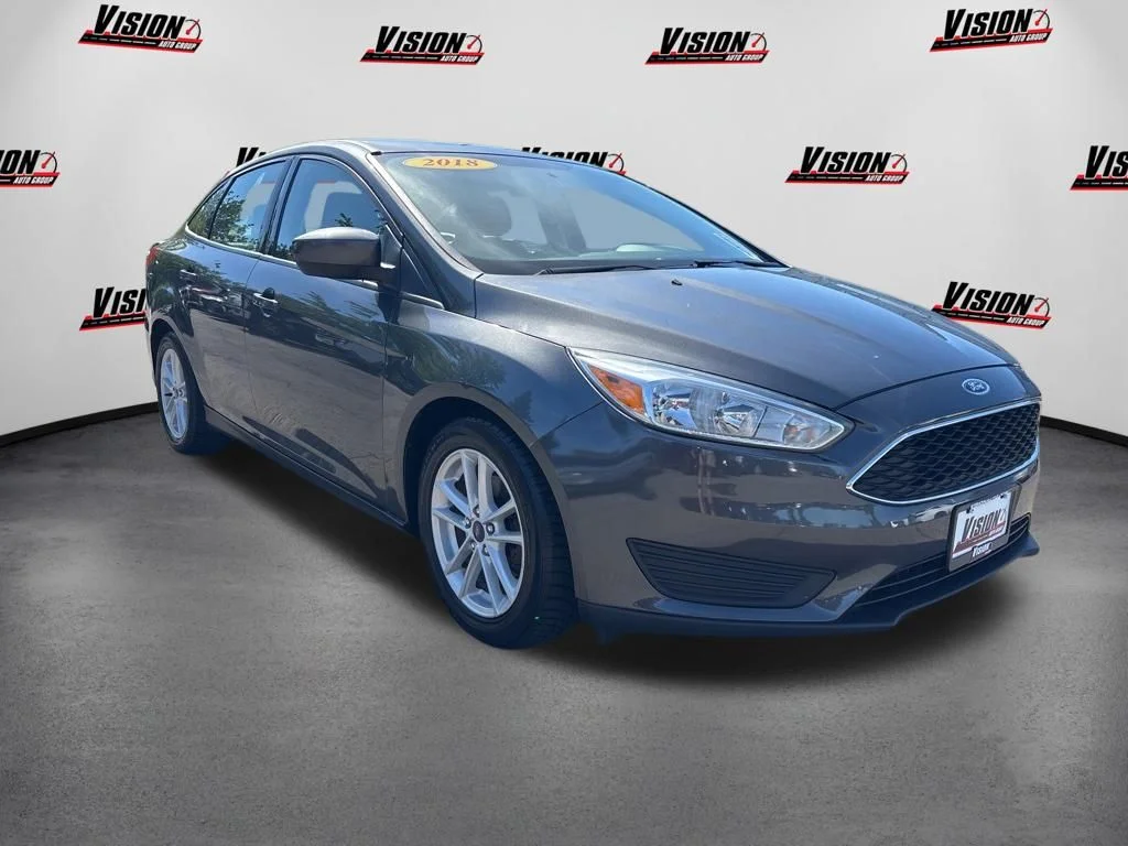 Used 2018 Gray Ford SE image 3