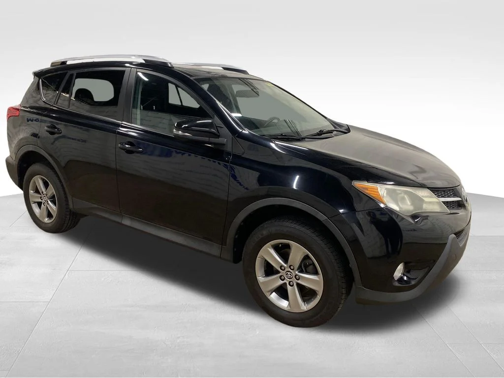 Used 2015 Toyota RAV4 XLE with VIN 2T3RFREV8FW256132 for sale in North Huntingdon, PA