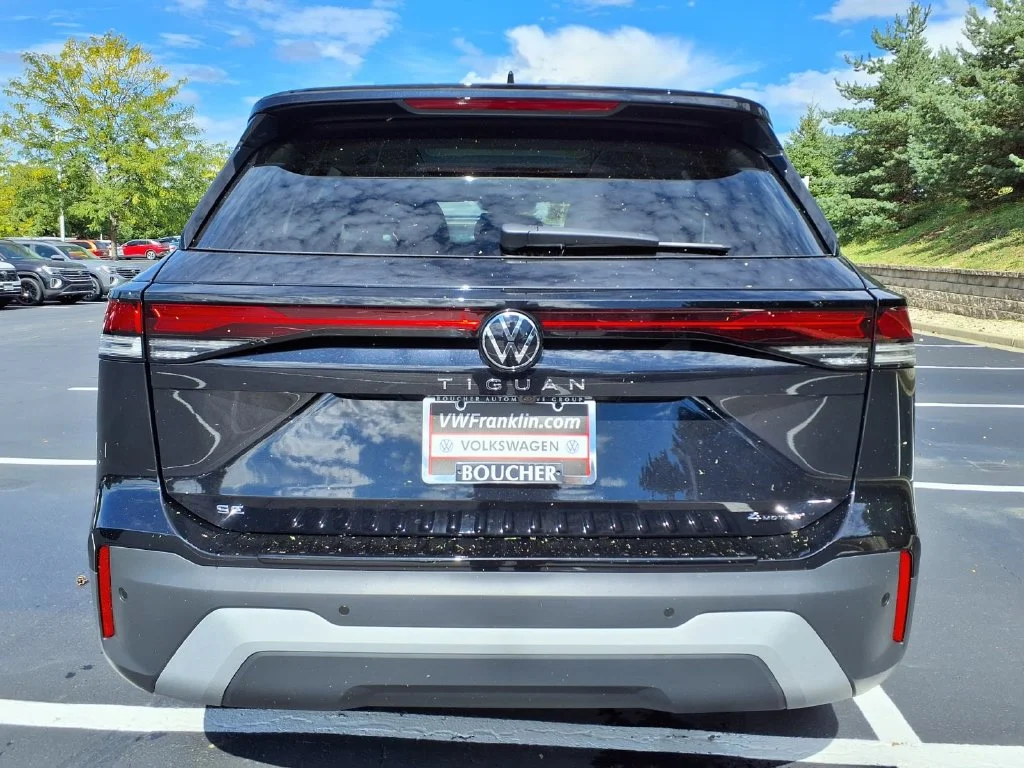 New 2026 Deep Black Pearl Volkswagen SE image 7