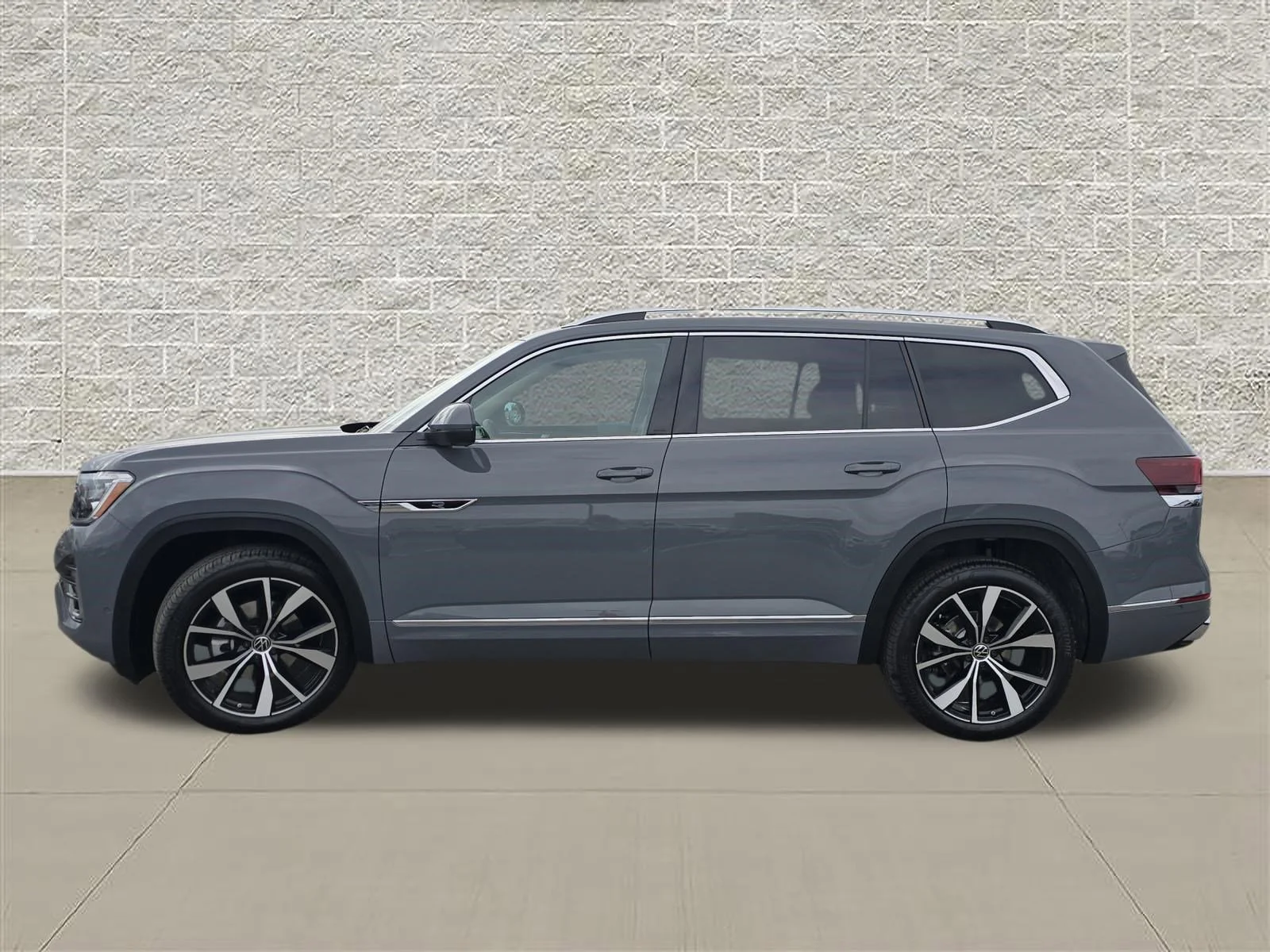 New 2026 Pure Gray Volkswagen 2.0T SEL Premium R-Line image 4