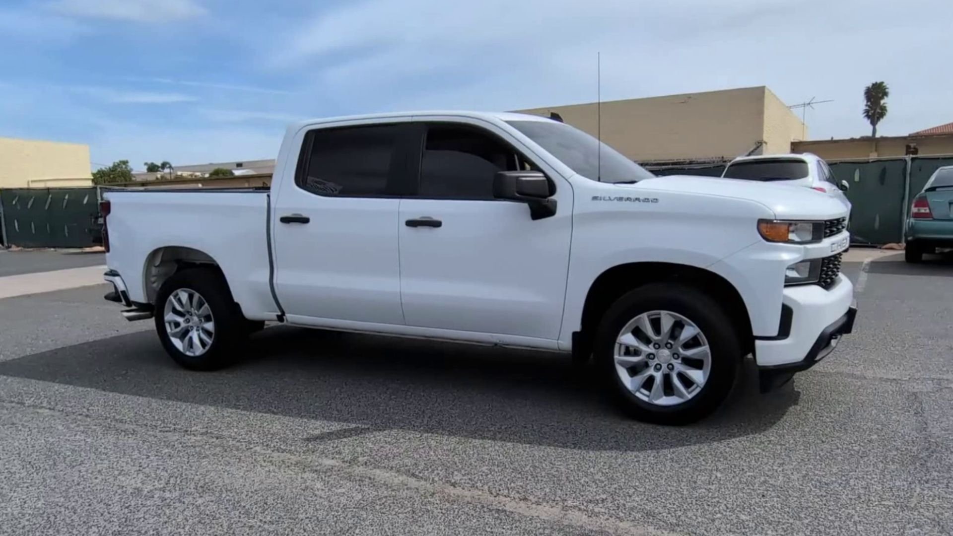 View vehicle photo 3