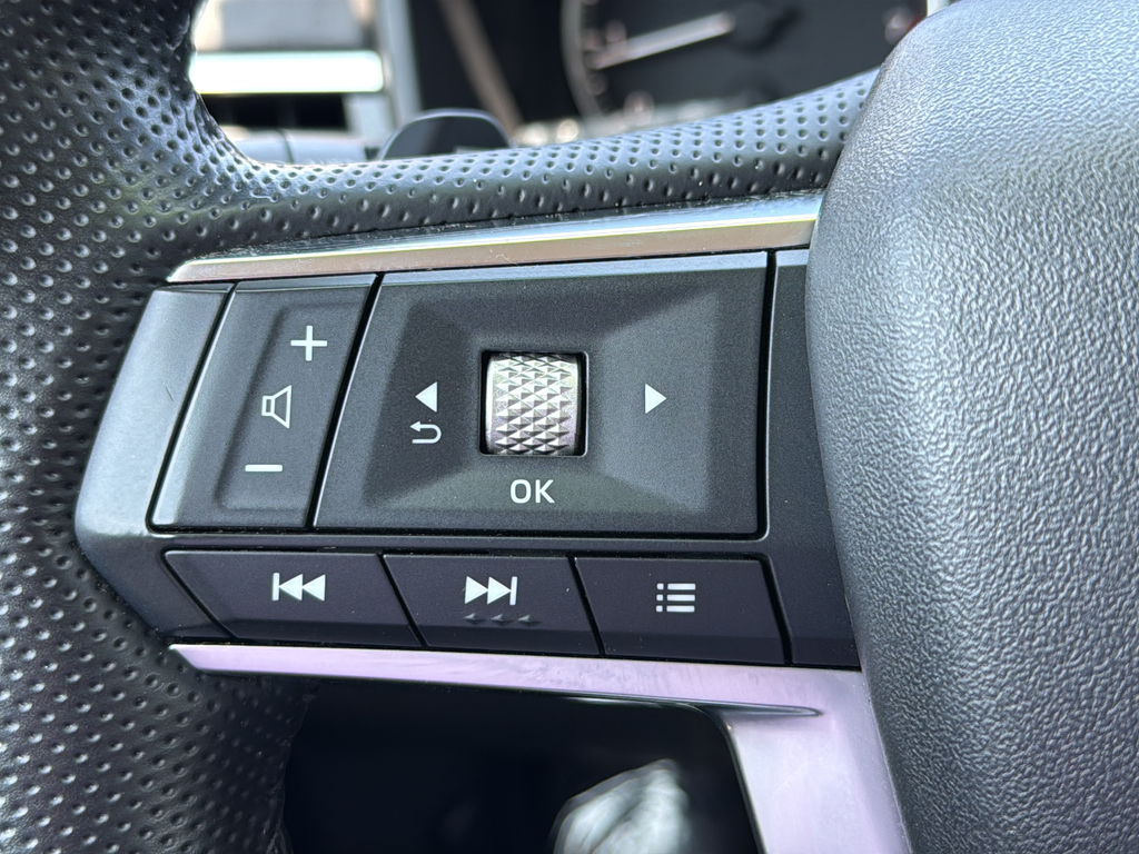 Used 2024 Gray Mitsubishi SE image 9