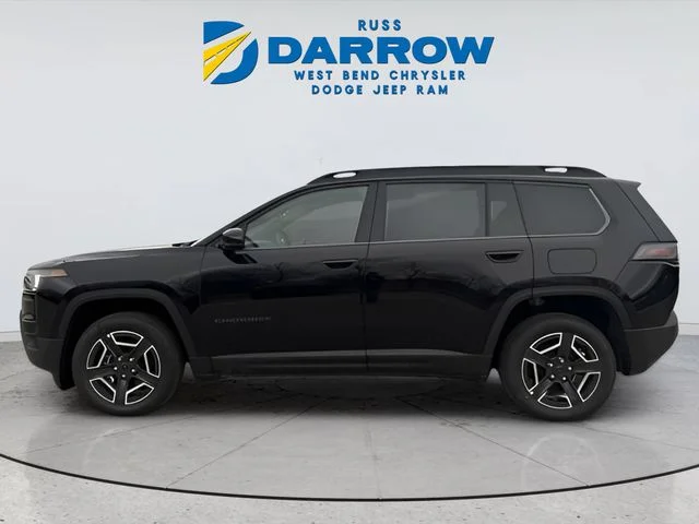 New 2026 Diamond Black Crystal Pearl-Coat Exterior Paint Jeep Limited image 2