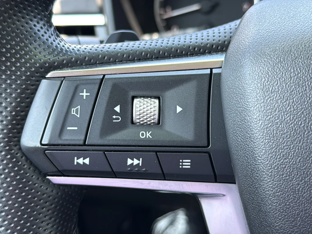 Used 2024 Gray Mitsubishi SE image 9