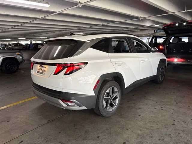 Used 2025 White Hyundai SEL image 3