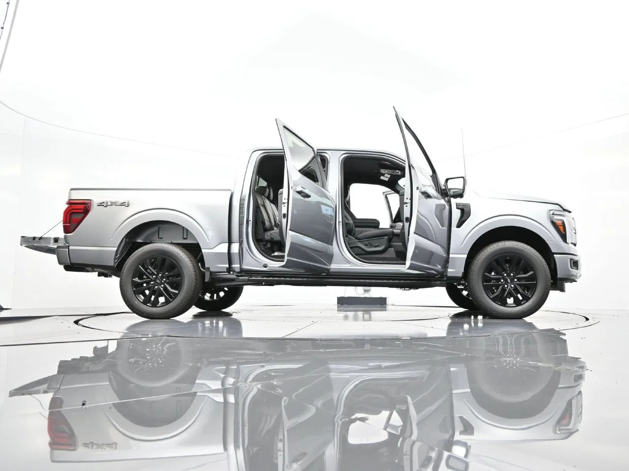 Used 2025 Silver Metallic Ford Lariat image 44