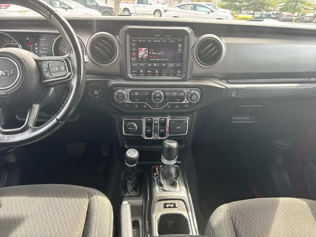 Used 2021  Jeep Sport image 20