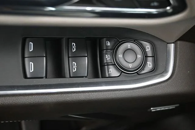 Used 2024 Sterling Metallic GMC SLT image 12