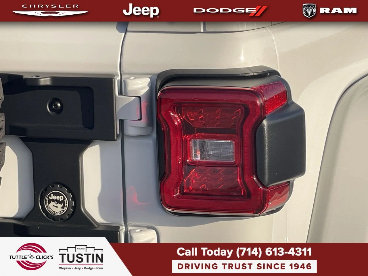 New 2027 Bright White Clear-Coat Paint Jeep Rubicon image 15
