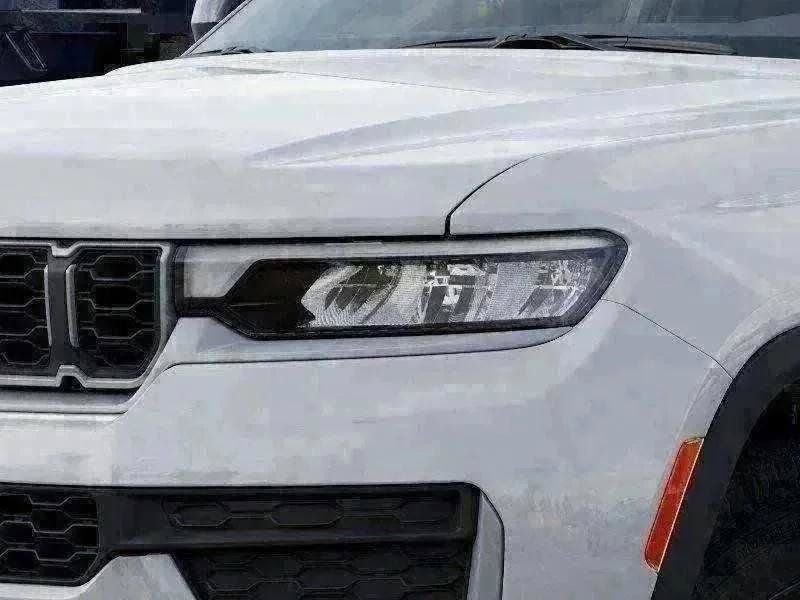 New 2026 Bright White Clear-Coat Exterior Paint Jeep Altitude image 99