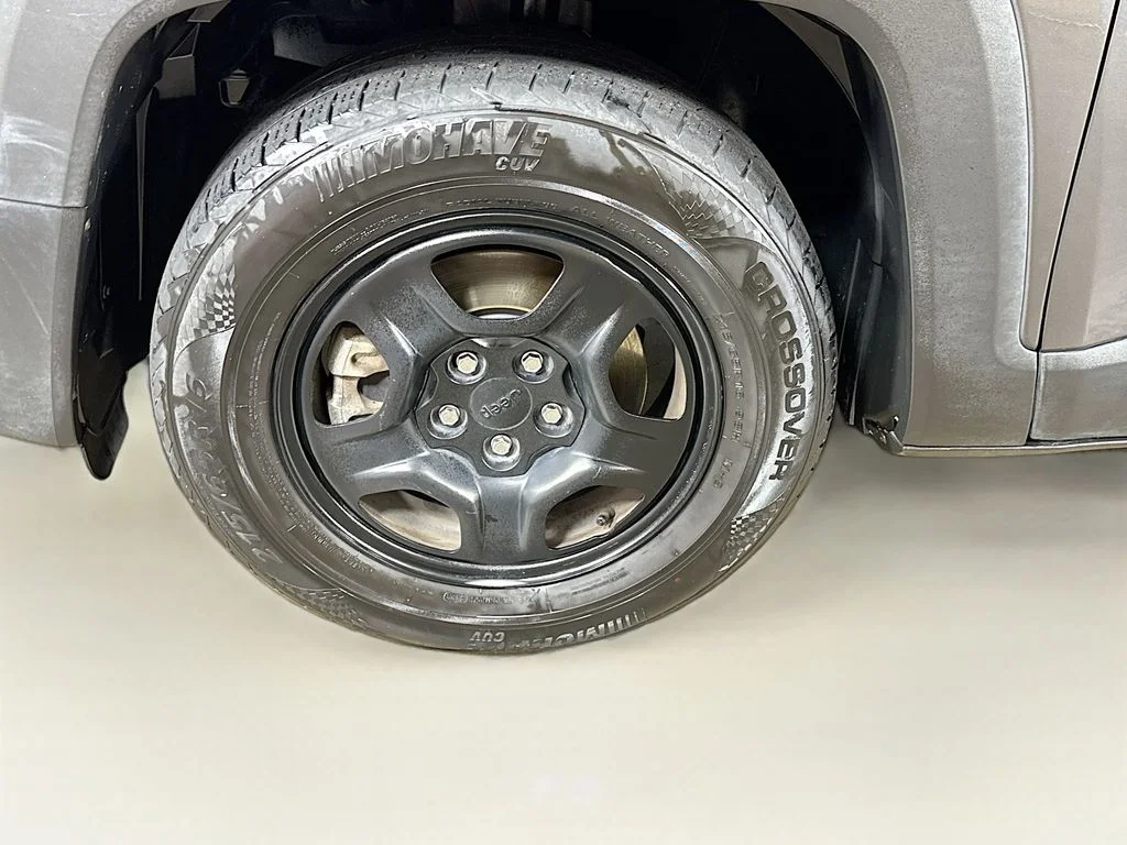 Used 2020 Gray Jeep Sport image 38