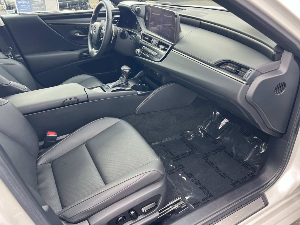 Used 2023 White Lexus 350 image 30