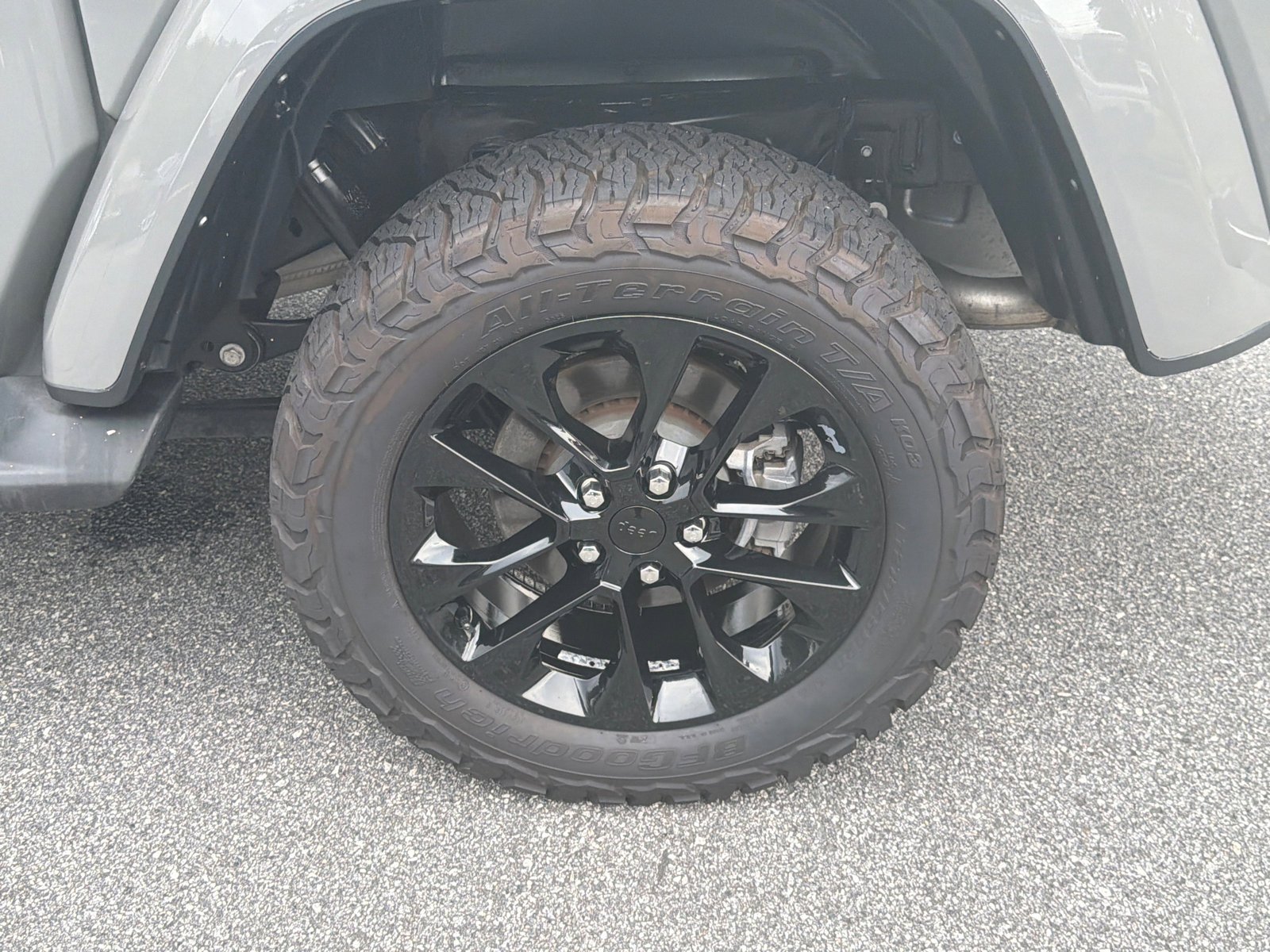 Used 2023 Sting-Gray Clearcoat Jeep High Altitude image 19