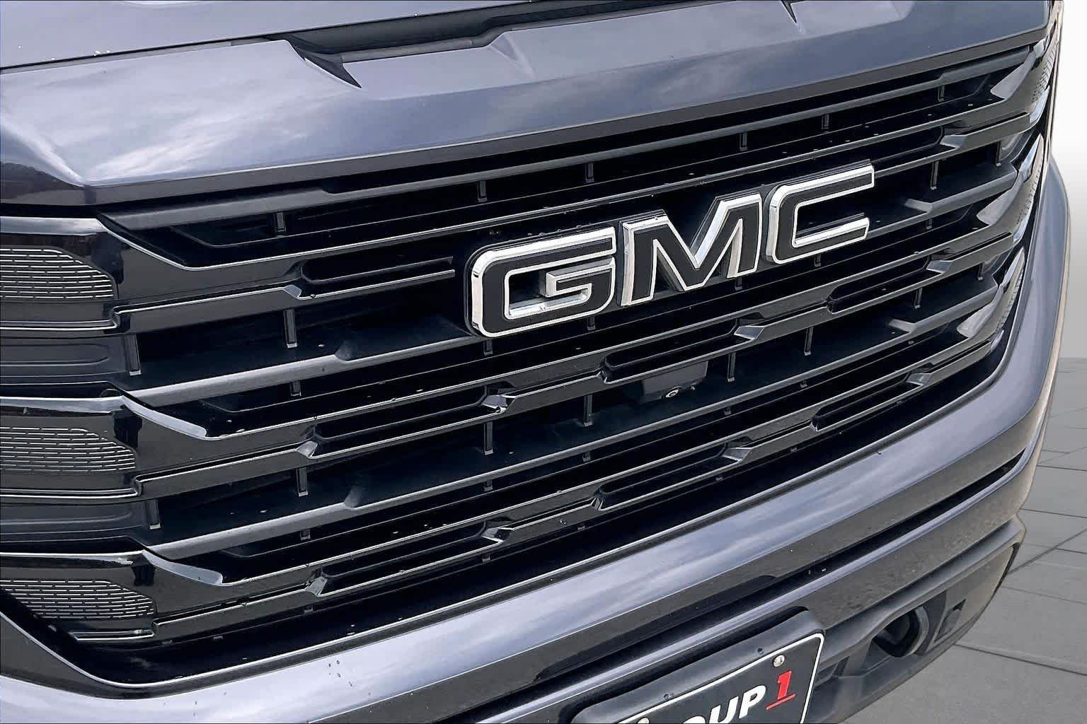 Used 2022 Titanium Rush Metallic GMC Elevation image 28