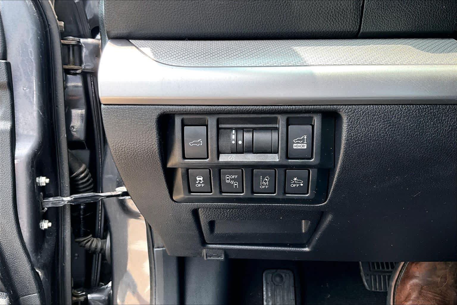 Used 2018 Magnetite Gray Metallic Subaru Premium image 34