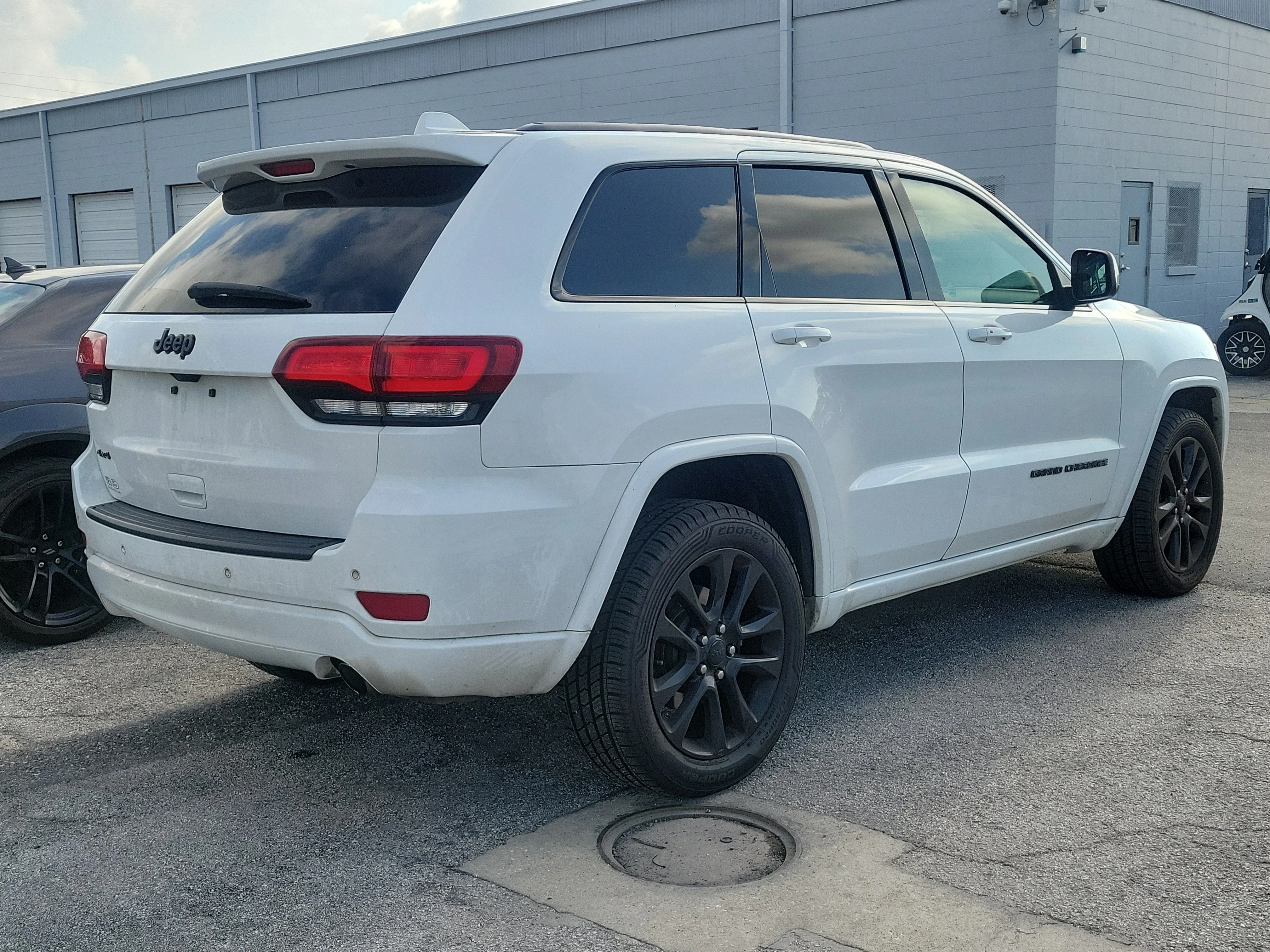 Used 2020 Bright White Clearcoat Jeep Altitude image 7