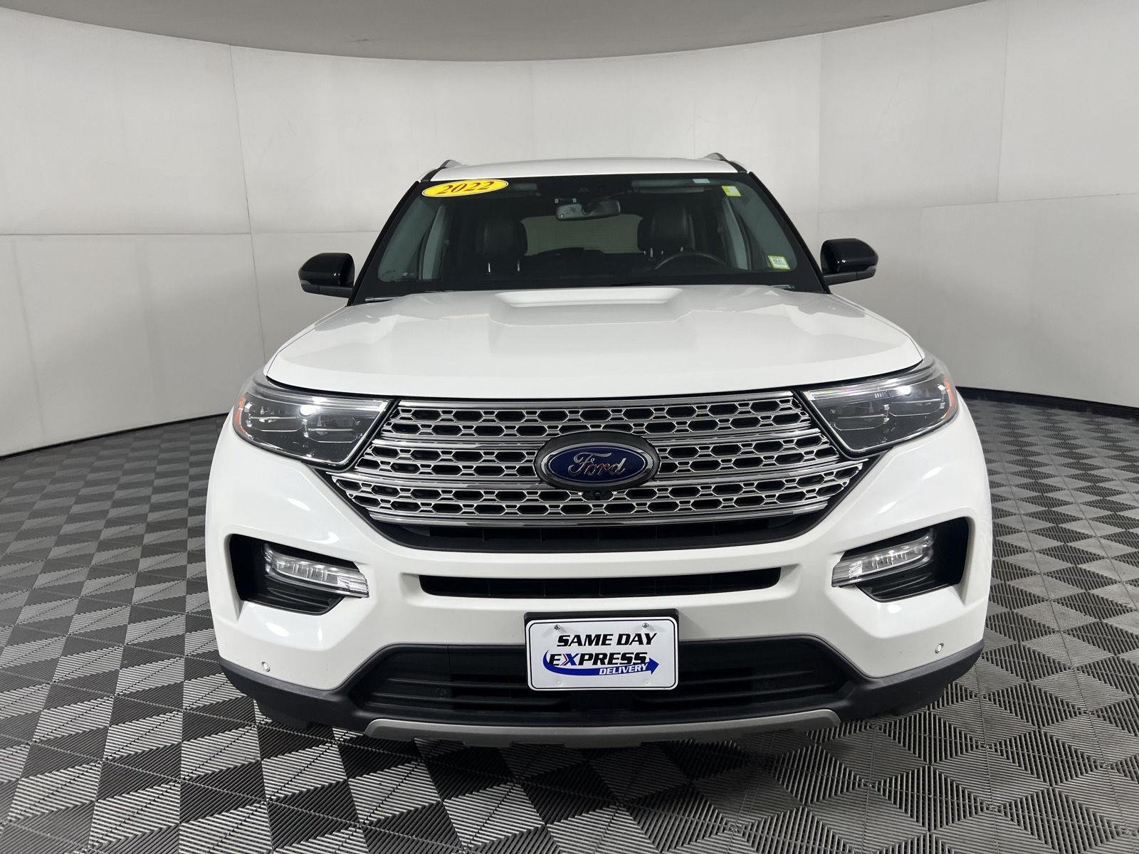 Used 2022 White Metallic Ford Limited image 37