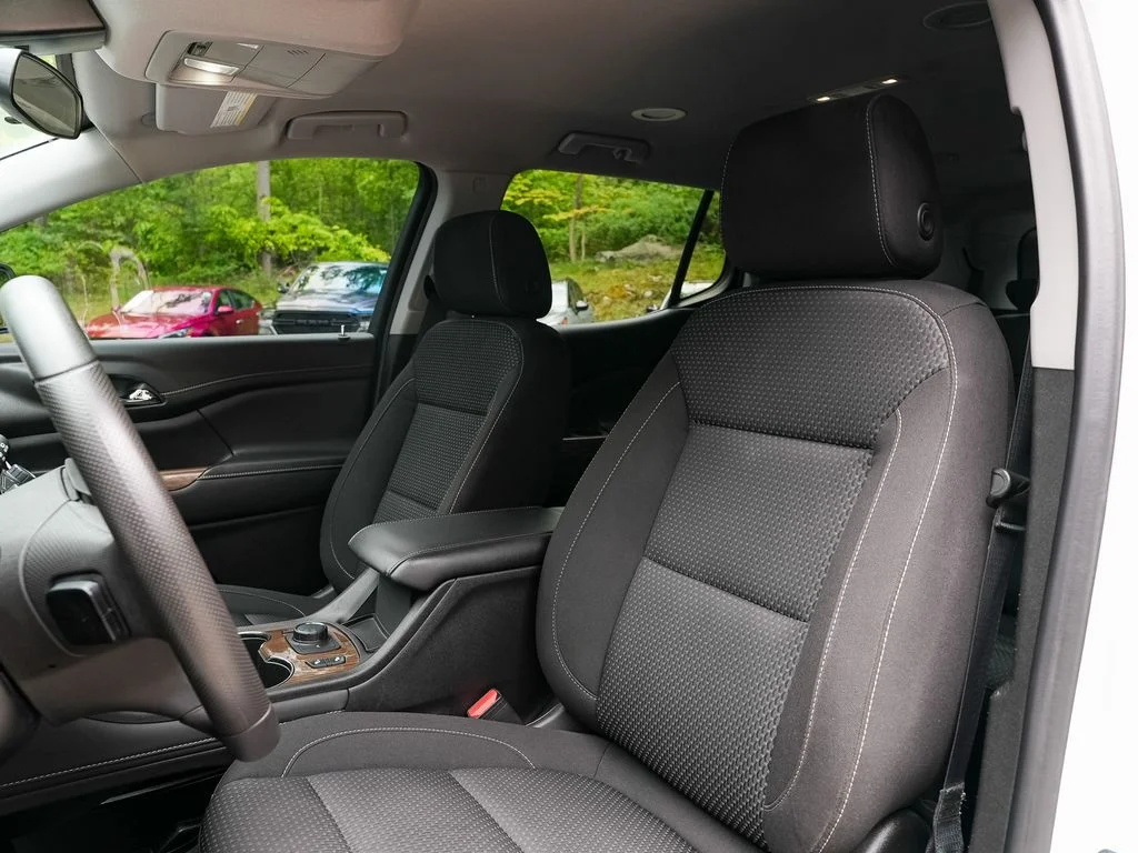 Used 2022 White GMC SLE image 37