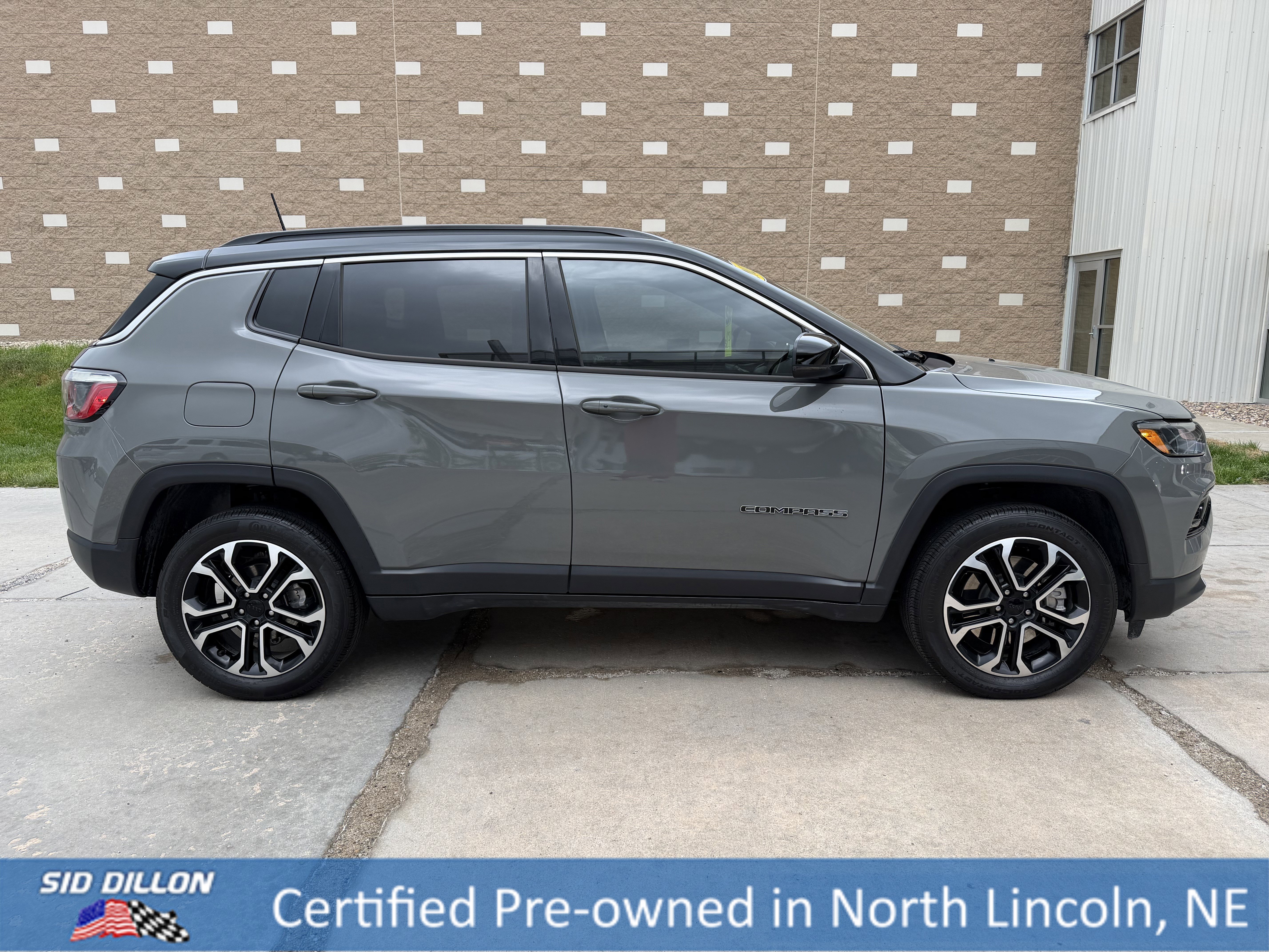 Used 2024 Sting-Gray Clearcoat Jeep Limited image 3