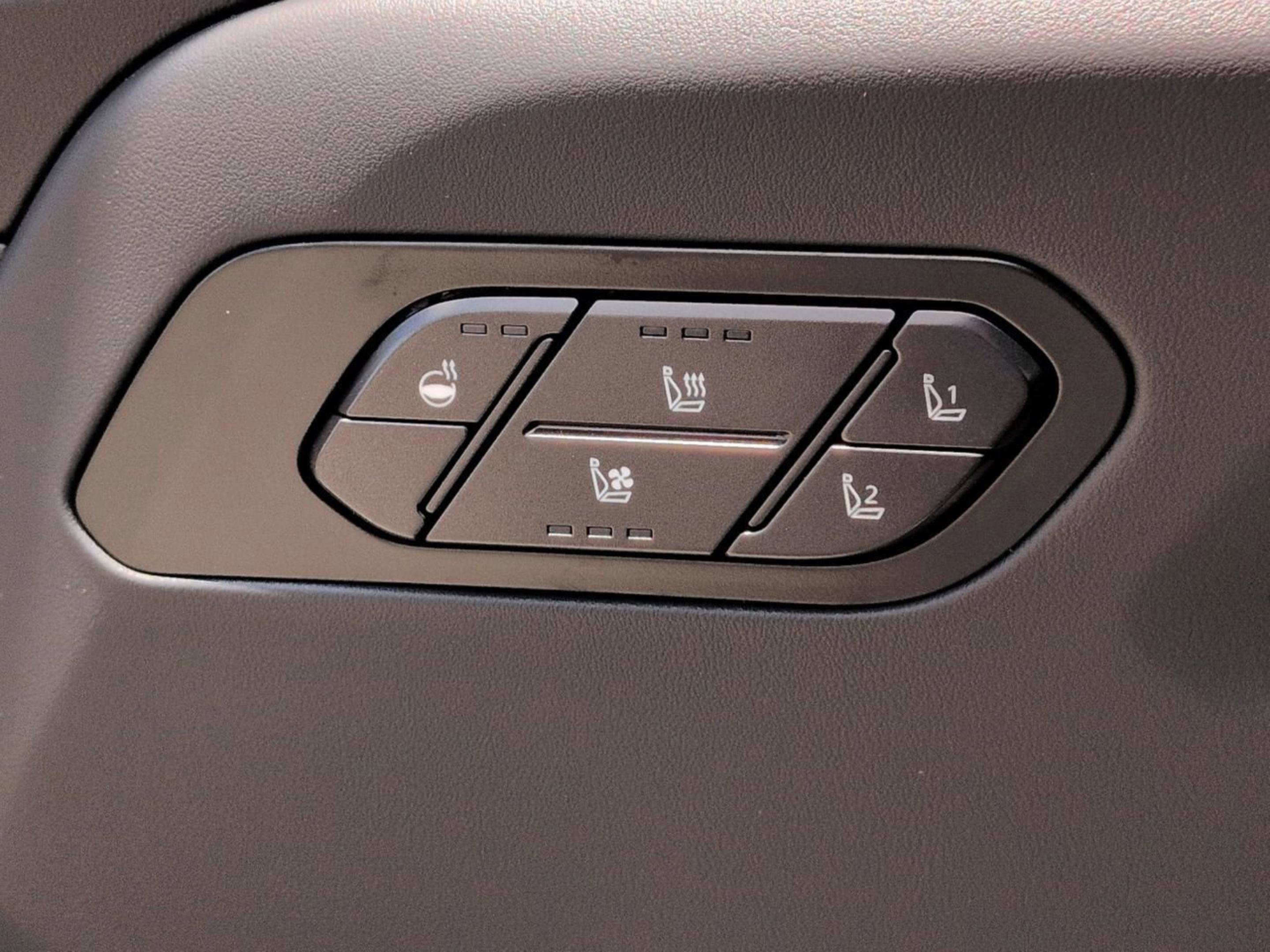 New 2027 Glacial White Pearl Kia X-Line SX image 30