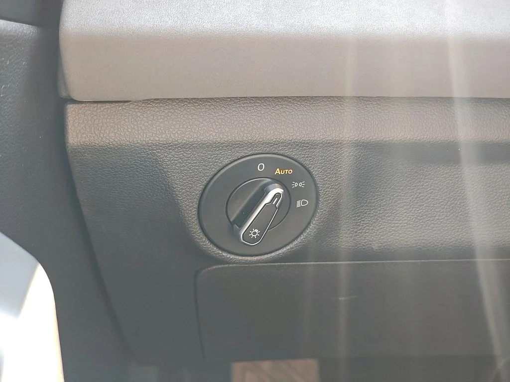 2025 Volkswagen Jetta SE - Photo 14