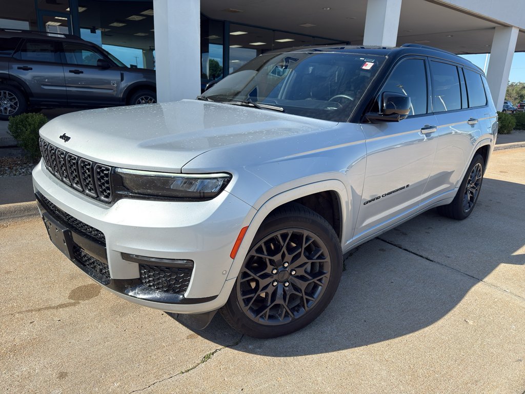 Used 2023 Black Clearcoat Jeep Summit Reserve image 2